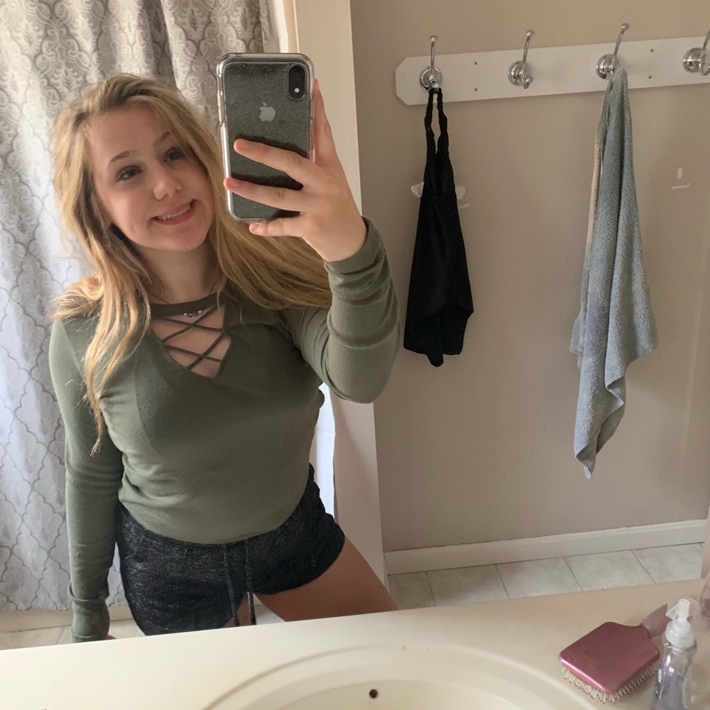 HOLLISTER OLIVE GREEN Long sleeve Tee!